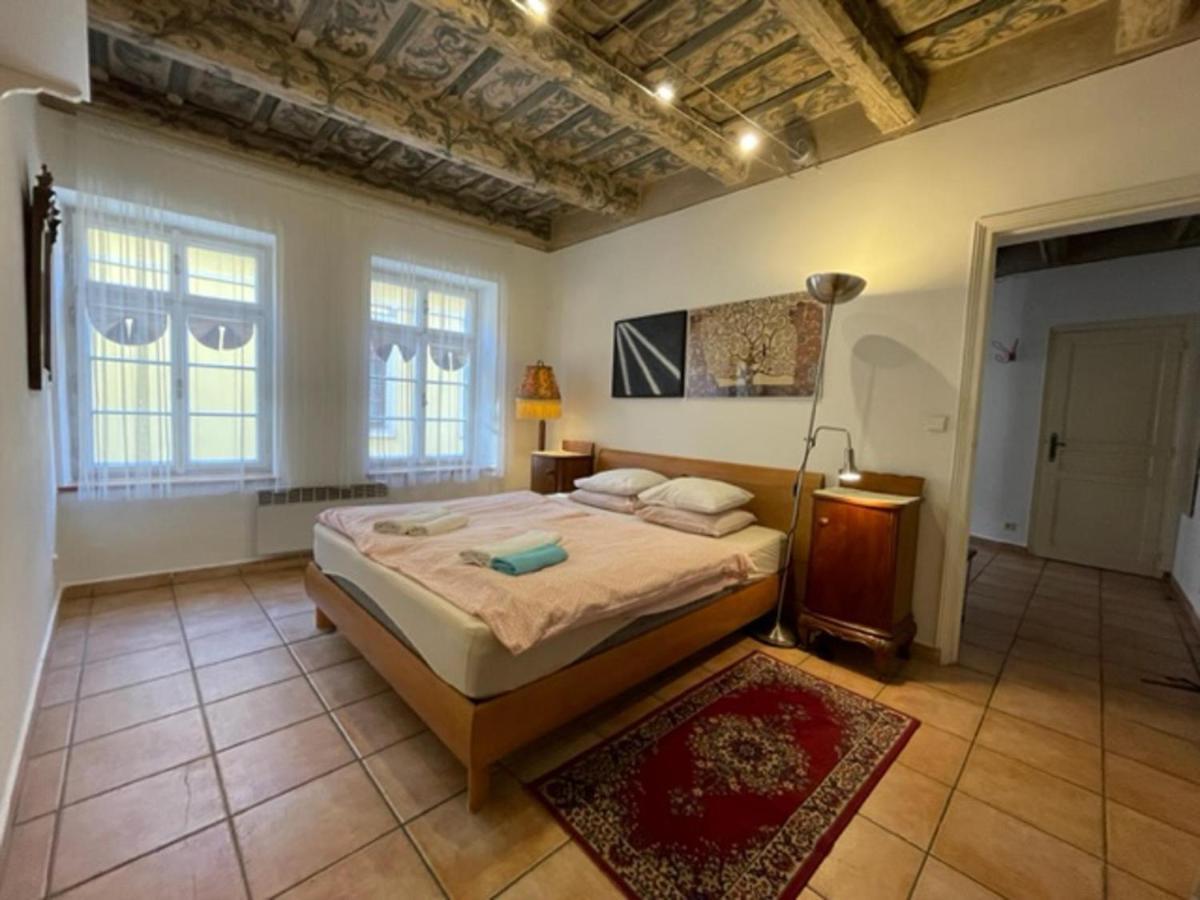 Historical Apartment With Balcony Prag Eksteriør billede